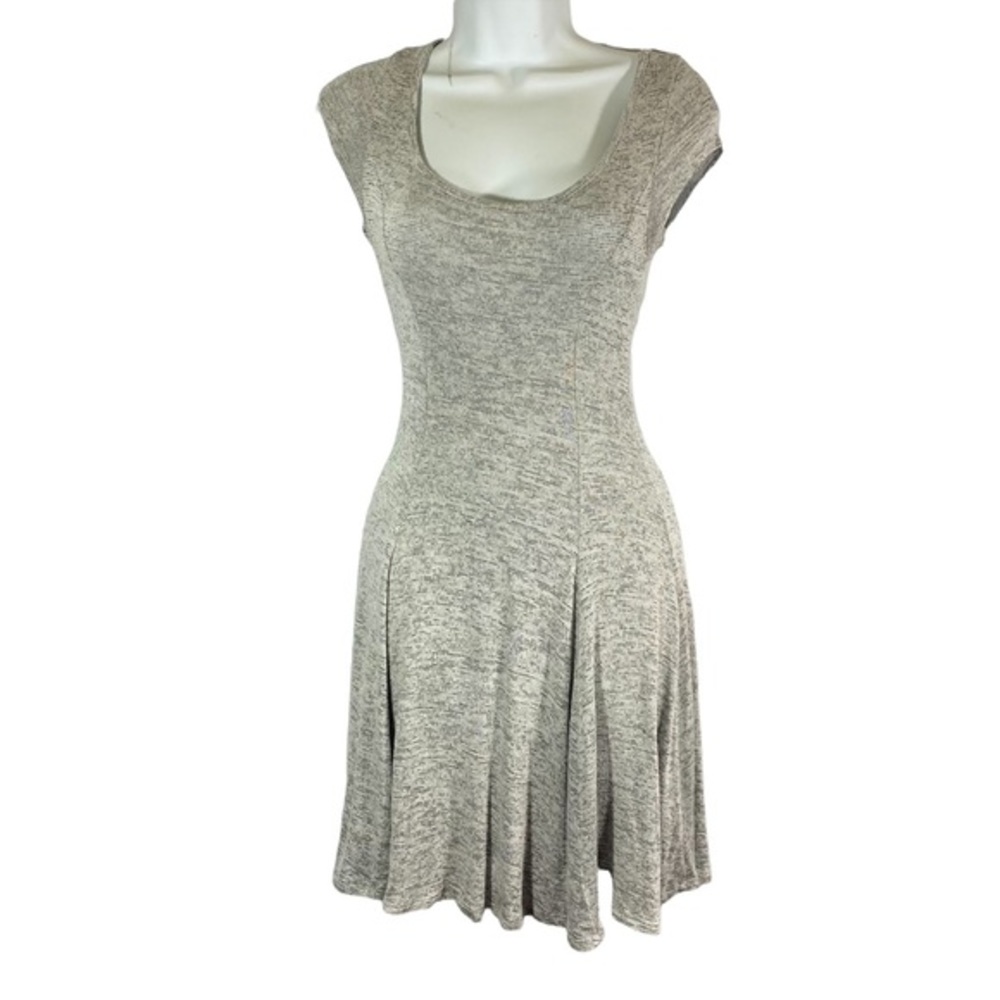 Acemi Dress Gray Short‎ Sleeve Scoop Neck Cutout Back Size Small